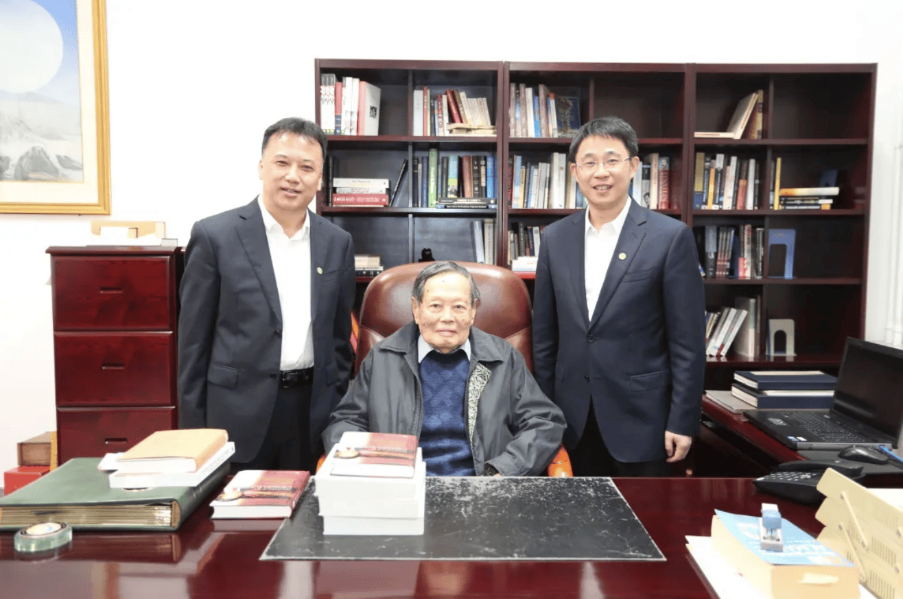 杨振宁为什么连续32年担任东莞理工学院名誉校长<strong></p>
<p>链币</strong>？