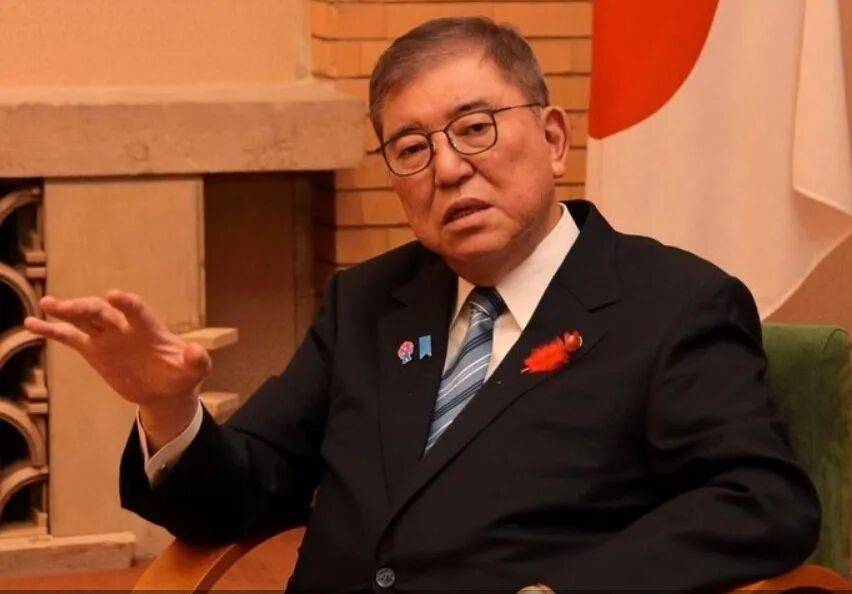 石破茂卸任当天<strong></p>
<p>cbb炒币</strong>,离开官邸时笑得合不拢嘴;此前吐槽当首相太累,没多少让人开心的事情