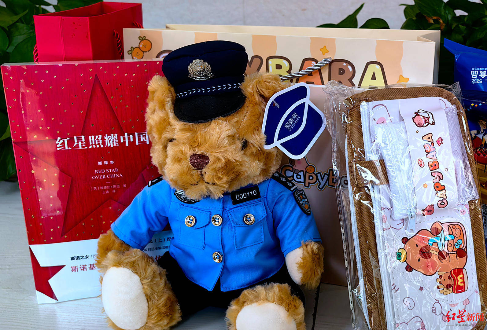 初二男生捡到1.4万余元现金<strong></p>
<p>cbb炒币</strong>,淡定拍视频后报警物归失主,民警送“奖”到校园