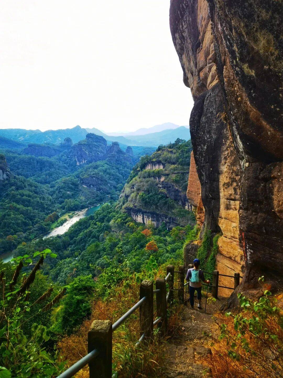 为什么年轻人迷上了爬山？ | 秋高气爽<strong></p>
<p>cbb炒币</strong>，是时候出发了→