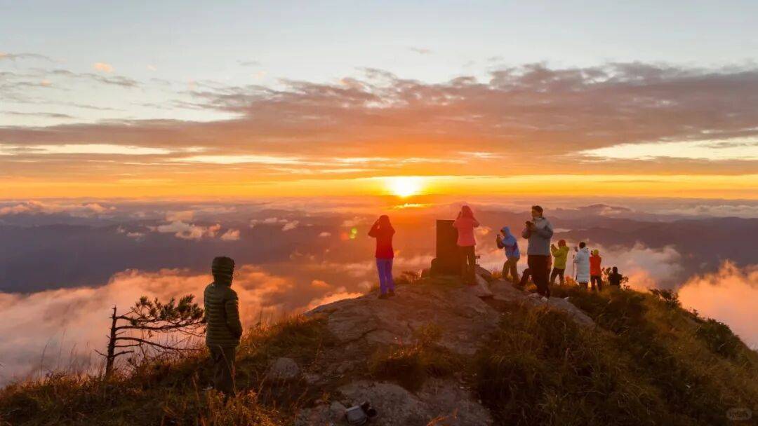 为什么年轻人迷上了爬山？ | 秋高气爽<strong></p>
<p>cbb炒币</strong>，是时候出发了→
