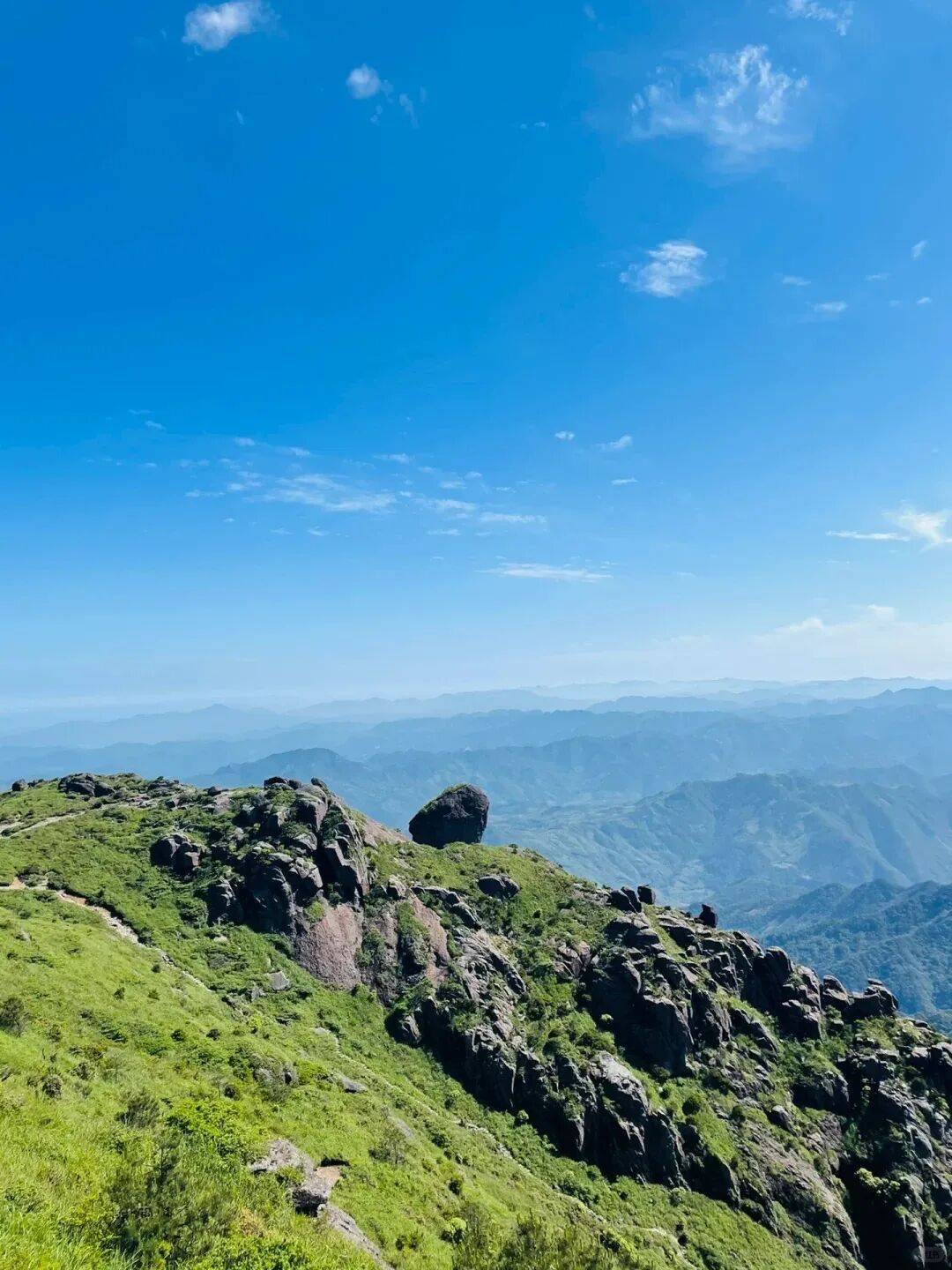 为什么年轻人迷上了爬山？ | 秋高气爽<strong></p>
<p>cbb炒币</strong>，是时候出发了→