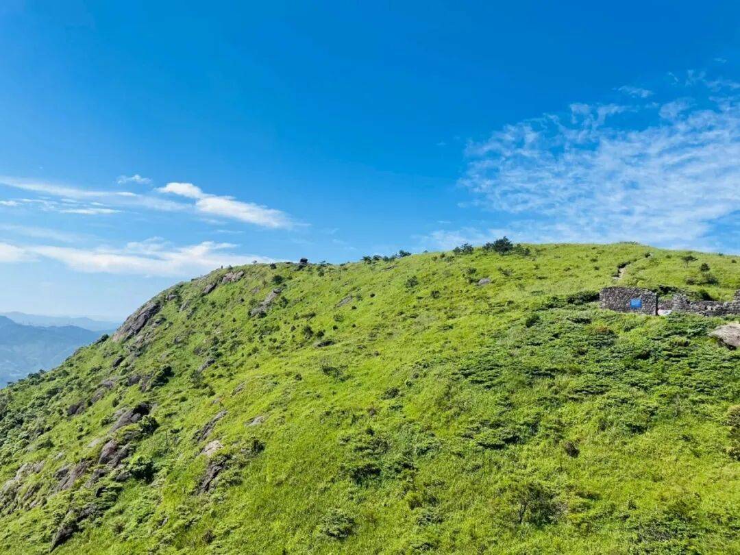 为什么年轻人迷上了爬山？ | 秋高气爽<strong></p>
<p>cbb炒币</strong>，是时候出发了→