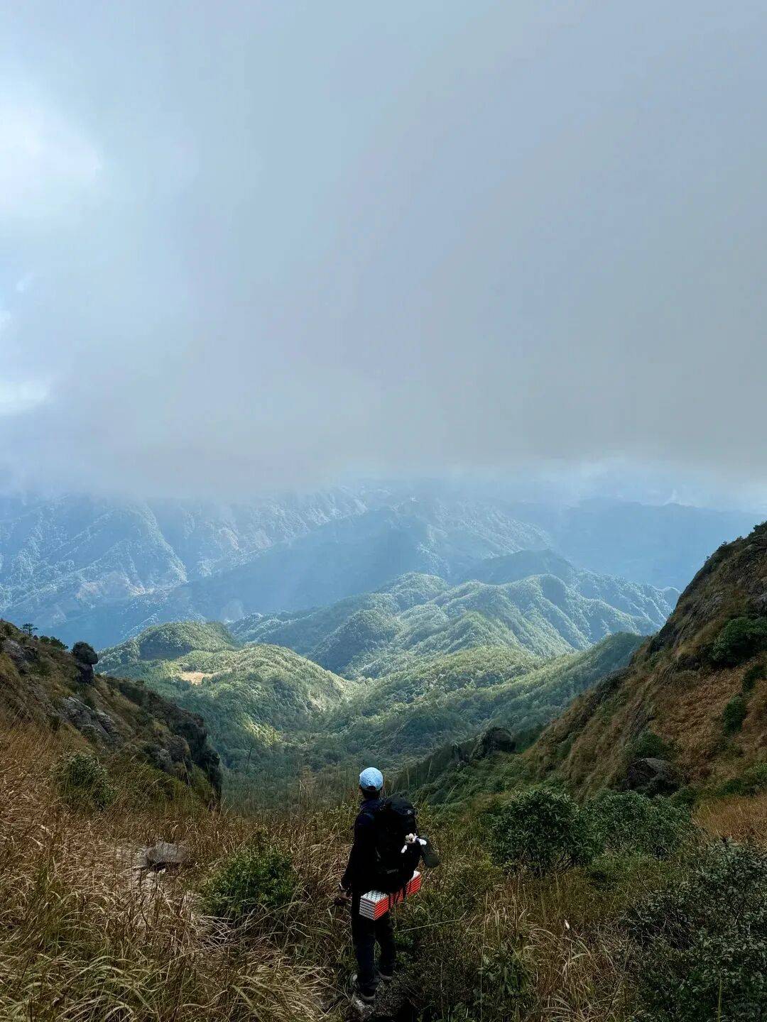 为什么年轻人迷上了爬山？ | 秋高气爽<strong></p>
<p>cbb炒币</strong>，是时候出发了→