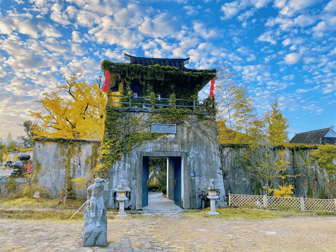 为什么年轻人迷上了爬山？ | 秋高气爽<strong></p>
<p>cbb炒币</strong>，是时候出发了→