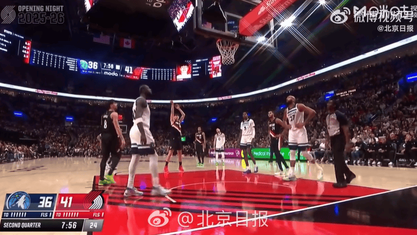 杨瀚森迎NBA常规赛首秀<strong></p>
<p>乐币区</strong>，两罚全中拿到个人NBA生涯首分；此前出场时播音字幕都是中文