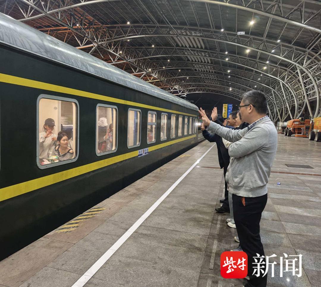 “叔叔是江苏的<strong></p>
<p>乐币区</strong>，将来一定带你们去看看！”镇江警官不忘承诺，四次组织近百名藏区学子来苏研学