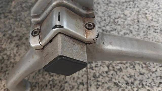 “被吓到了<strong></p>
<p>乐币区</strong>，有点痛还特别尴尬”，事发上海一地铁站，乘客坐上去瞬间懵了