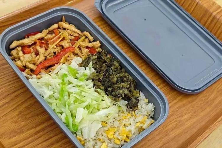 国铁成都局推出17元高铁盒饭：门店现炒<strong></p>
<p>影子币</strong>，送餐到座