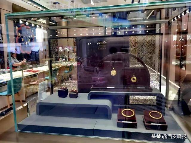 午后突发，黄金再度大跳水，现货黄金一度大跌1.92%<strong></p>
<p>币得云</strong>。