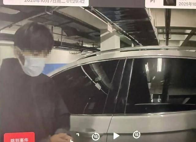 临沂俩小伙偷摸去派出所门口放下<strong></p>
<p>老币兑换价格表</strong>了…