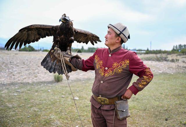 青年说 | 到中亚<strong></p>
<p>老币兑换价格表</strong>,奔赴一场激动人心的“探秘”