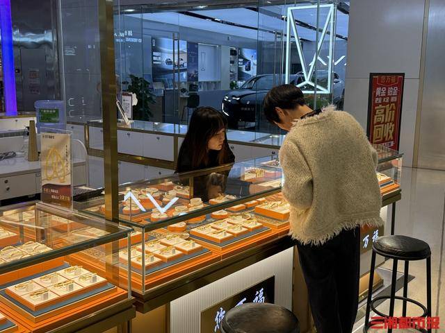 大盘金价跌破900元/克<strong></p>
<p>kin币交易</strong>，长沙市场“销售热”与“回收潮”并行