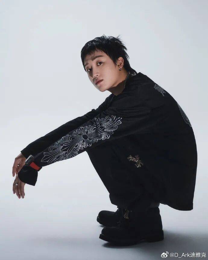 中国男歌手涉毒被捕<strong></p>
<p>区链币</strong>！