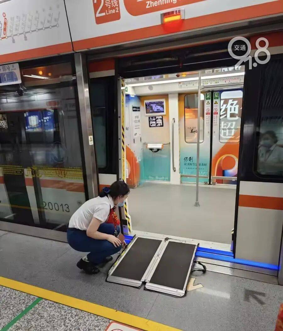 杭州地铁内<strong></p>
<p>农场v币</strong>，女乘客突然崩溃大哭！紧接着……这一幕被拍下