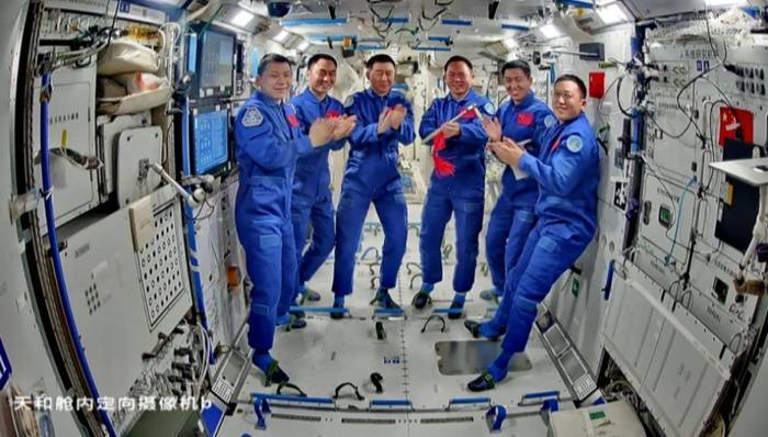 疑似遭空间微小碎片撞击<strong></p>
<p>微爱农场彩虹币</strong>，神舟二十号返回任务将推迟进行