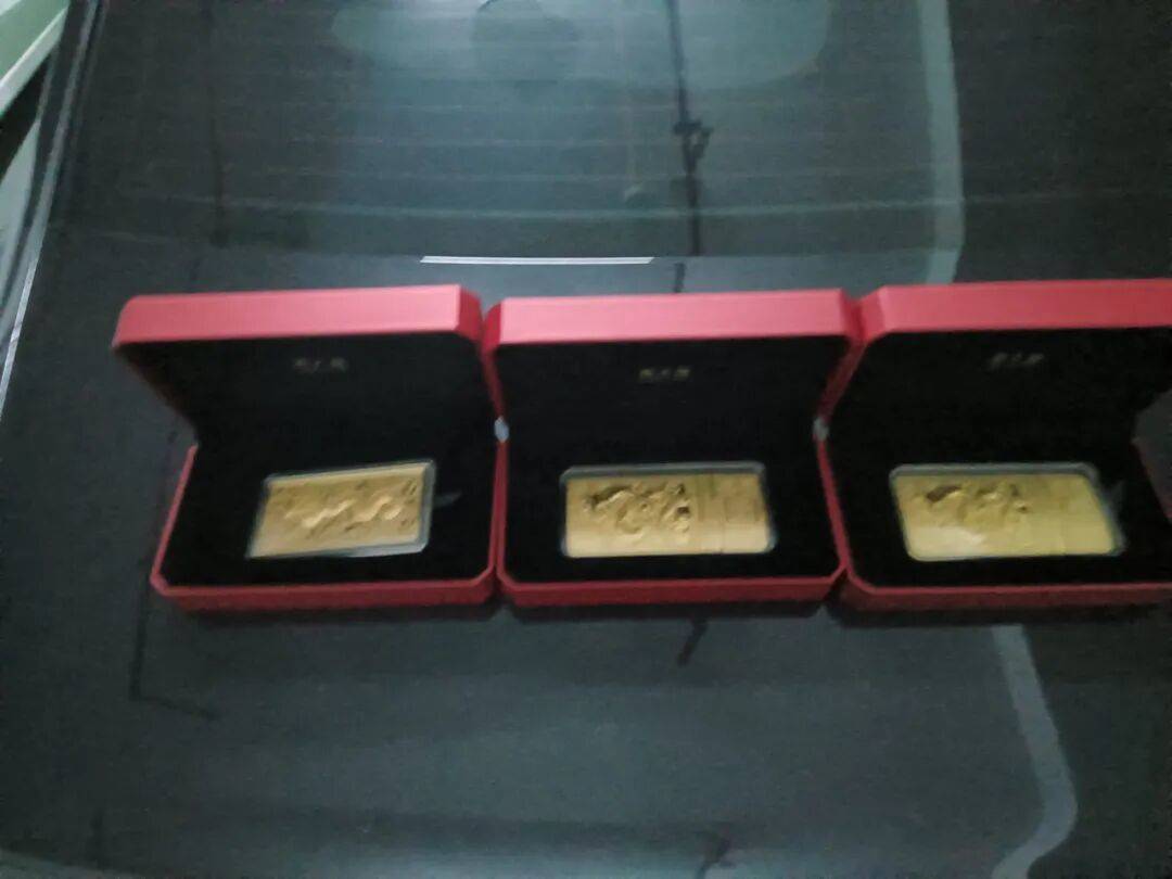 股市套现170万元后<strong></p>
<p>亚泰坊币</strong>，杭州男子豪购300克金条！老板当场报警……