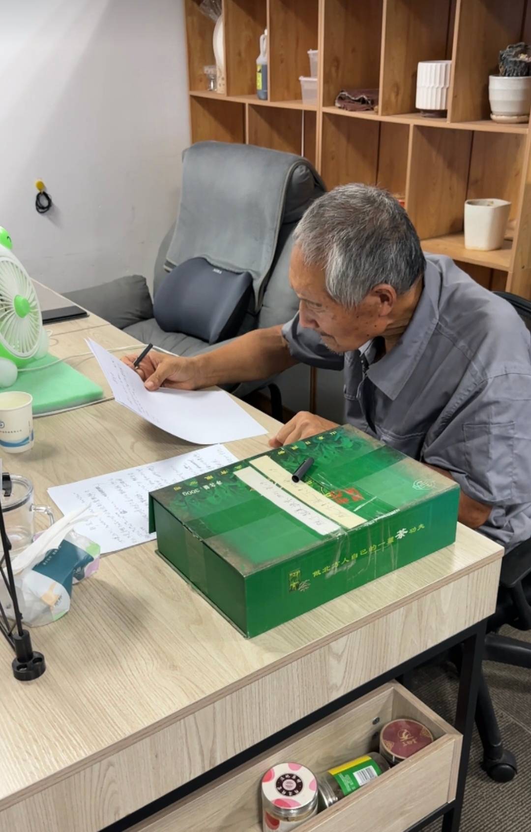 70岁保洁员的数学梦<strong></p>
<p>亚泰坊币</strong>，被2000多万人看见