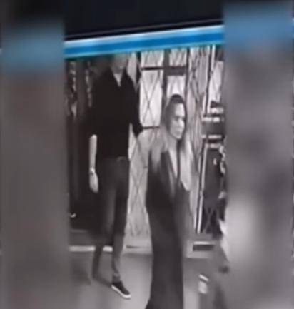 安吉丽娜·朱莉访乌<strong></p>
<p>亚泰坊币</strong>，保镖被带走