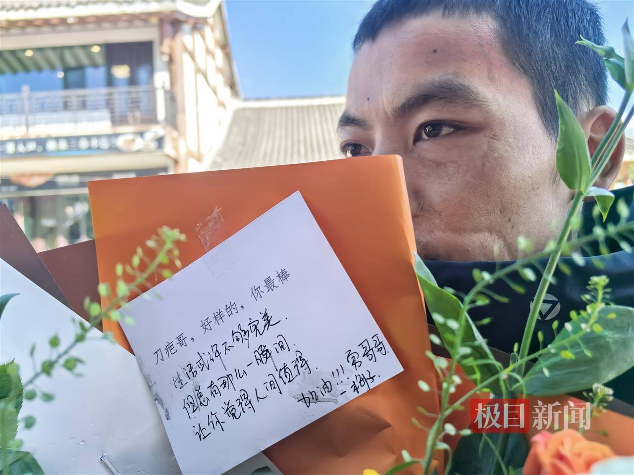 29岁女粉丝专程上山送礼物<strong></p>
<p>借币炒币</strong>，声称想做张家界荒野求生选手“刀疤哥”的老婆