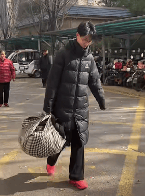 担心烧煤取暖不安全<strong></p>
<p>借币炒币</strong>,山东济宁17岁男孩偷偷接爷爷奶奶进城,父亲点赞:比我做得强