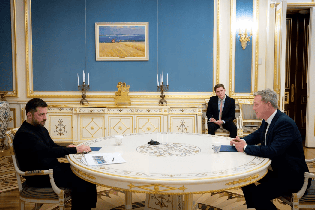 泽连斯基同意以“28点计划”为基础谈判，乌方将草案措辞改为“对战时行为全面大赦”