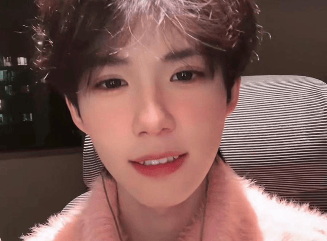 何秋亊称演唱会未获报酬引关注<strong></p>
<p>交易台</strong>，主办方老板160万股权被冻结