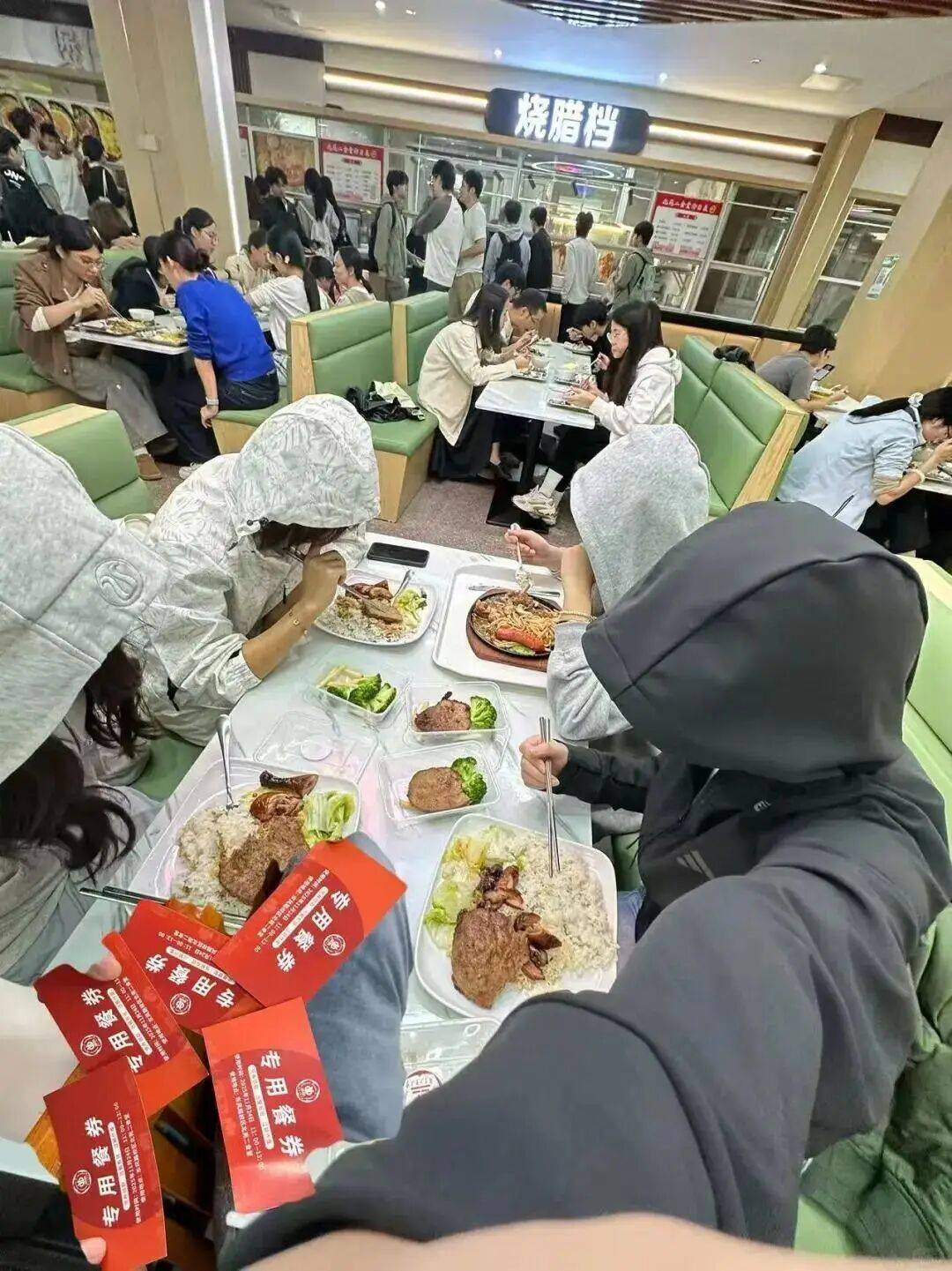 广东工业大学请6万师生吃牛扒<strong></p>
<p>炒币规则</strong>，校方回应：因近期学校喜事很多