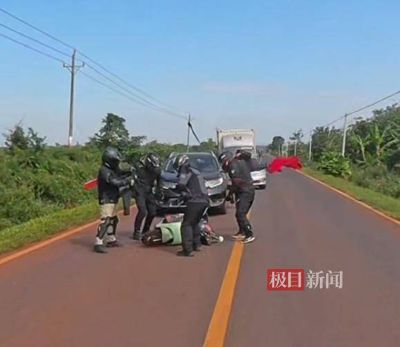 海南一女子被野蜂围攻躲进电动车挡风被<strong></p>
<p>炒币规则</strong>，5名摩友挥舞衣服施救