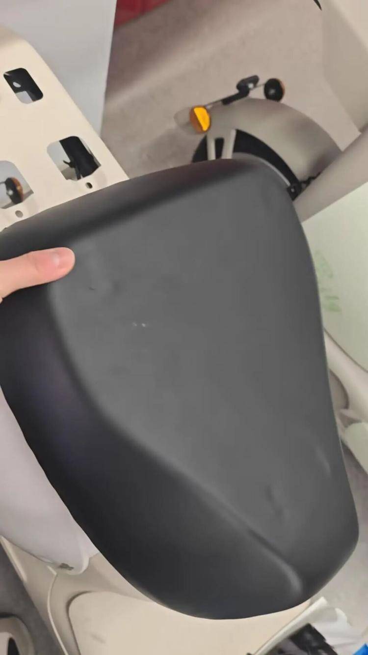 冬天冻屁股夏天烫屁股<strong></p>
<p>币圈的社区</strong>？台铃电动车疑用“金属坐垫”引热议