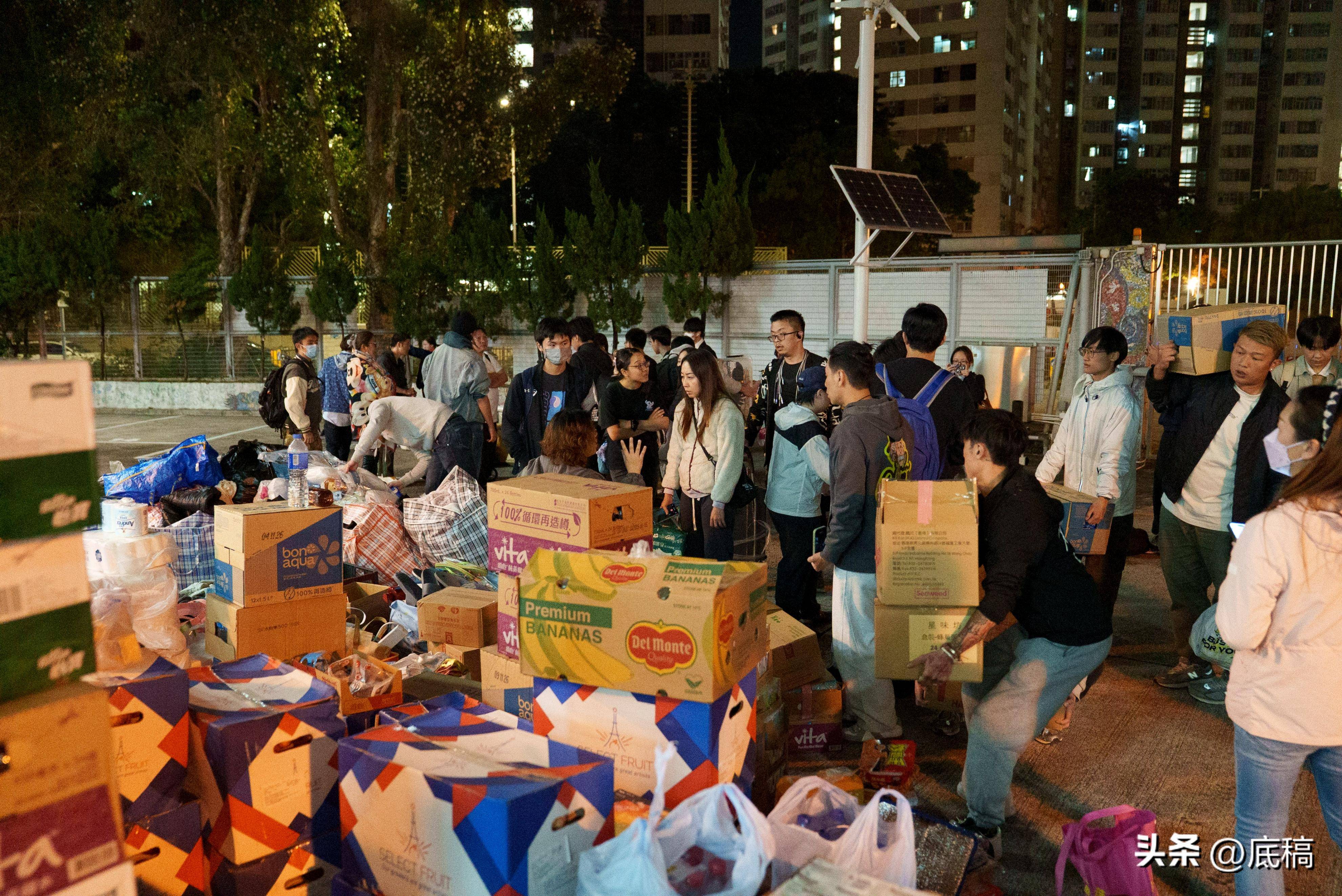 香港宏福苑大火中的一夜：“眼睁睁看着整栋楼被烧”<strong></p>
<p>币改罗金海</strong>，有住户称母亲仍失联