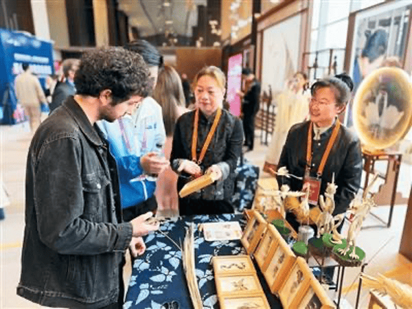 马克龙一路追着它俩<strong></p>
<p>币改罗金海</strong>，抢先一步要访华！