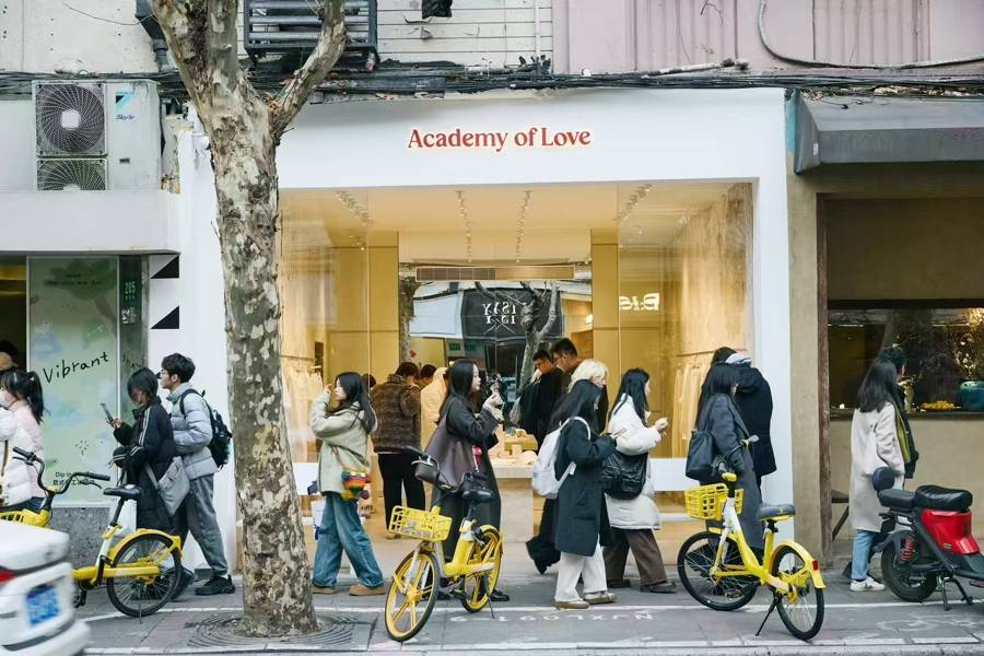 法国人在上海开店<strong></p>
<p>南斯拉夫币</strong>，只卖白色衣服竟然火了丨上海滩上洋掌柜