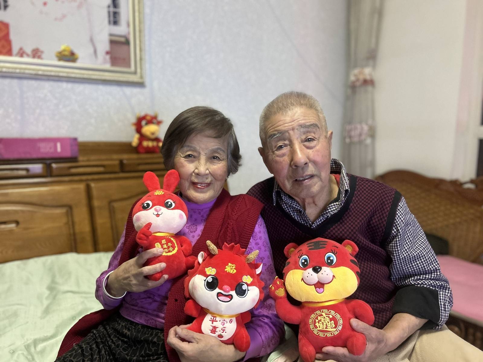 女子晒照对比奶奶自爷爷去世9个月后变化:再也不是时髦的老太太了<strong></p>
<p>南斯拉夫币</strong>,评论区泪目