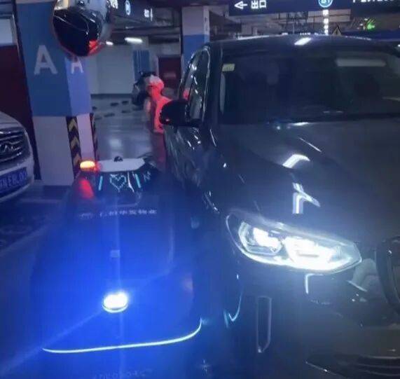 小区地库里出车祸<strong></p>
<p>炒币看盘</strong>，女子惊呆了：对方竟然不是人！更糟心的是...