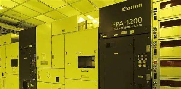 1.4nm制程<strong></p>
<p>炒币看盘</strong>！纳米压印技术突破