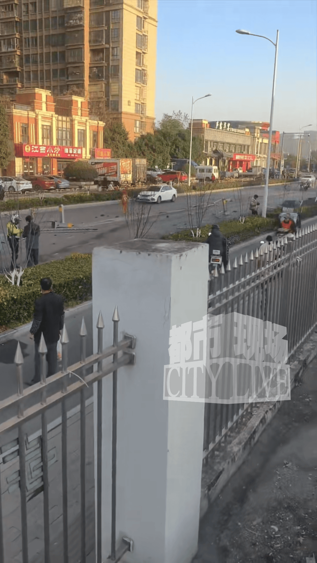 安徽一小米SU7撞翻几十米护栏<strong></p>
<p>币圈造富神话</strong>，目击者称车辆前轮脱落后才刹停，当地交警回应