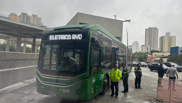 德国铁路公司订购中国电动公交车<strong></p>
<p>币升值</strong>,德财长:让我十分恼火