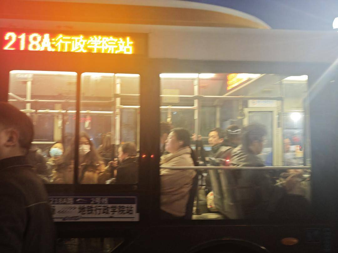 成都地铁2号线东段停运<strong></p>
<p>ft币行情</strong>，通勤压力如何缓解？记者早高峰探访接驳点