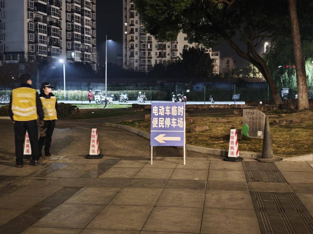 成都地铁2号线东段停运<strong></p>
<p>ft币行情</strong>，通勤压力如何缓解？记者早高峰探访接驳点