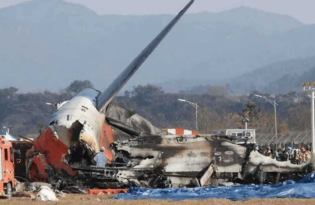 韩空难致179人死<strong></p>
<p>蘑菇币</strong>，失事前75秒黑匣子录音首次公布，调查称若飞机没有撞墙全员可生还