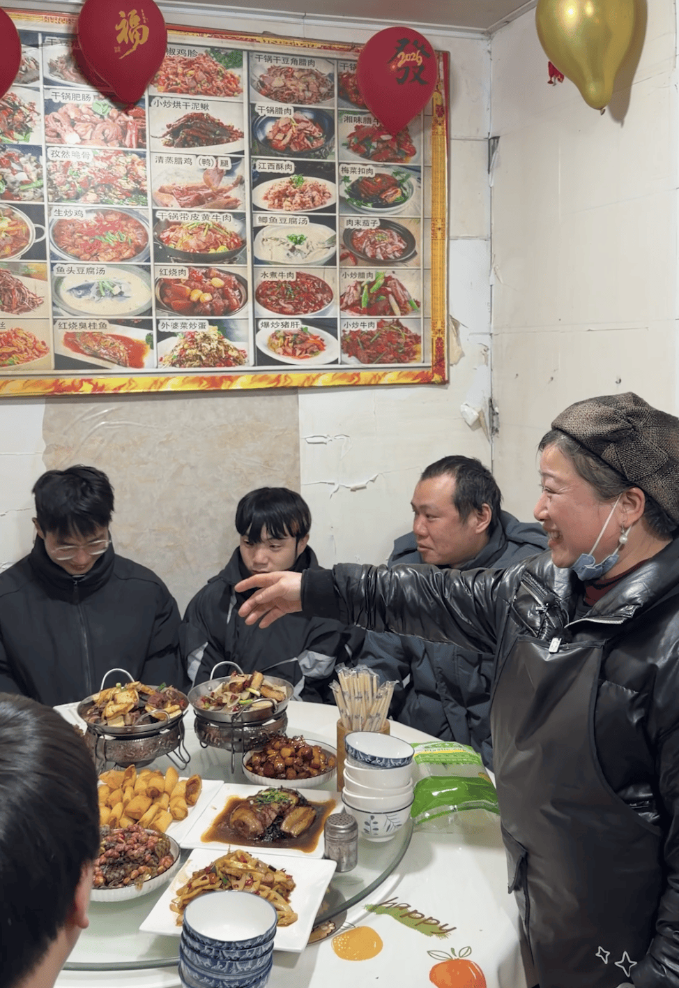 百万债务还清了！夫妻俩在杭州开饭店<strong></p>
<p>利用app漏洞</strong>，8年来第一次回老家过年，临行宴请老顾客