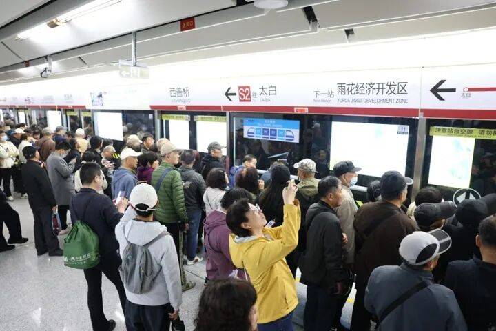 南京首条跨省地铁开通！乘客说：“我坐地铁不去哪里<strong></p>
<p>安阳币</strong>，就是高兴！”
